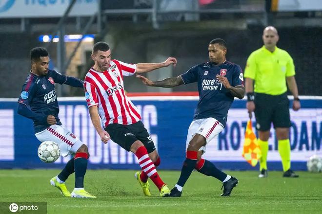 不应只盯着 不应只盯着