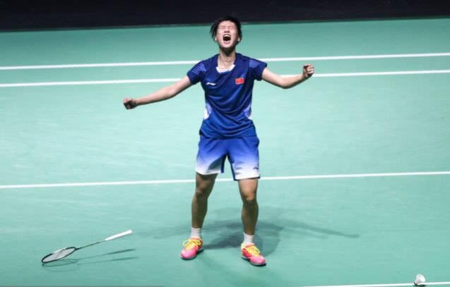 聚光灯下 聚光灯下