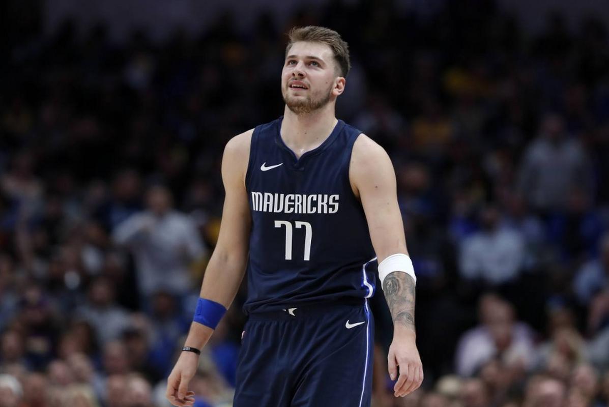 拍在桌面附 拍在桌面附